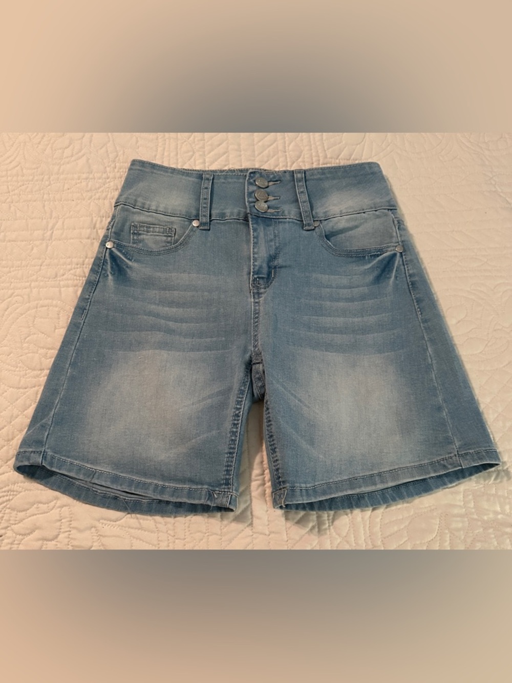 Eighty Eight Light Wash High Waisted Denim Jean Shorts Size 3
